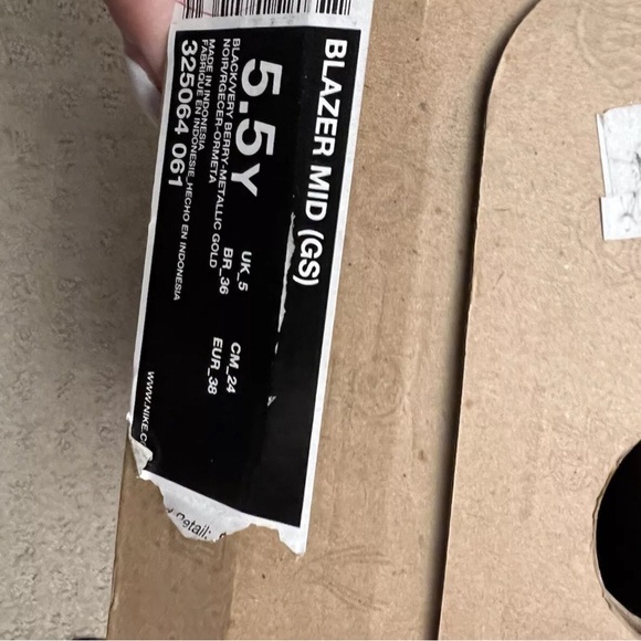 Nike Pink & Black NWT 7.5W - Picture 4 of 5